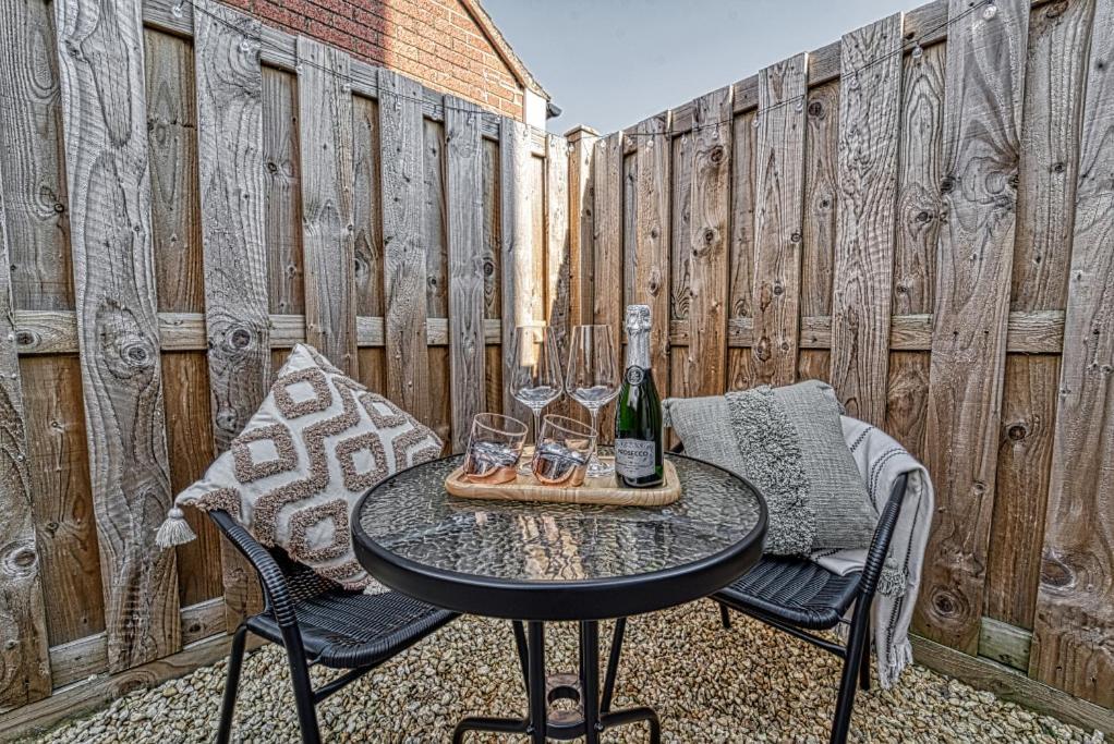 Guest Homes - Watledge House Apartment Tewkesbury Exterior photo